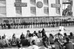 Maquila workers protesting in front of the "Cereso de Puebla" where Martin is being detained (January 4)